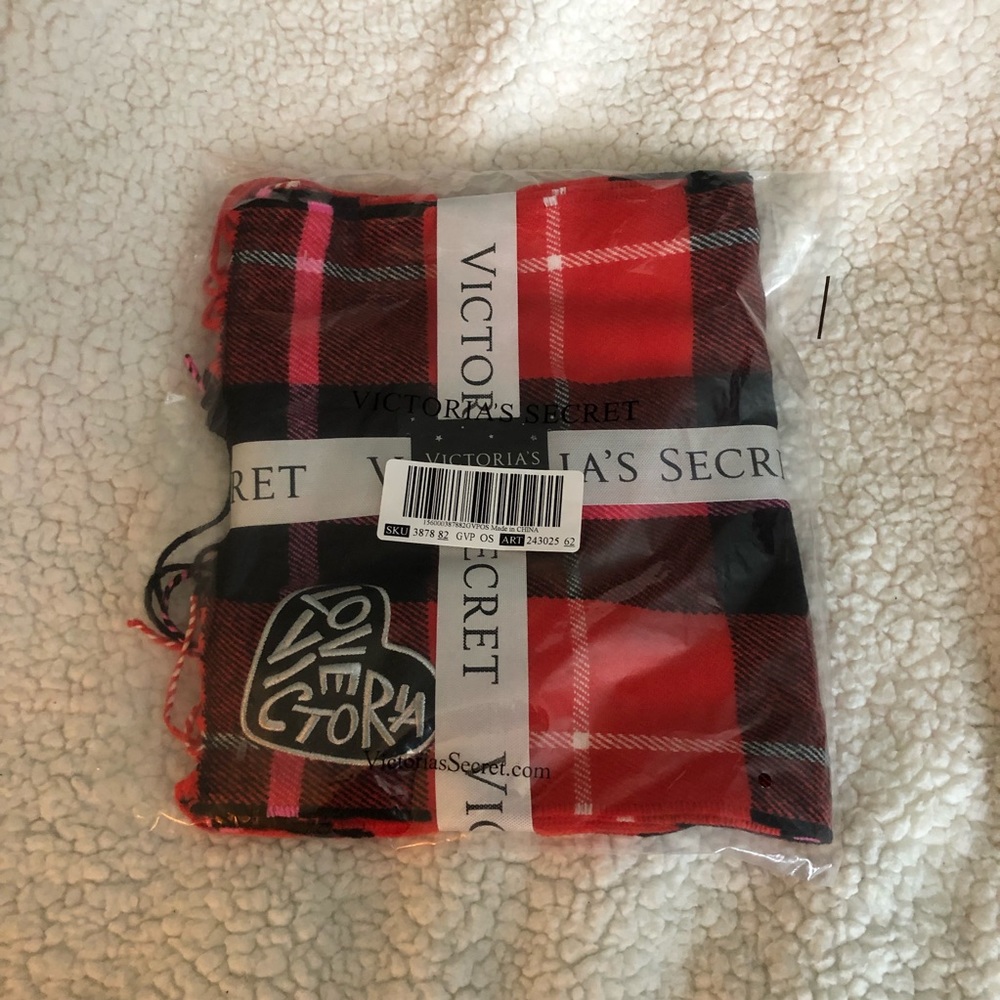 Victoria’s Secret plaid scarf. Brand new!